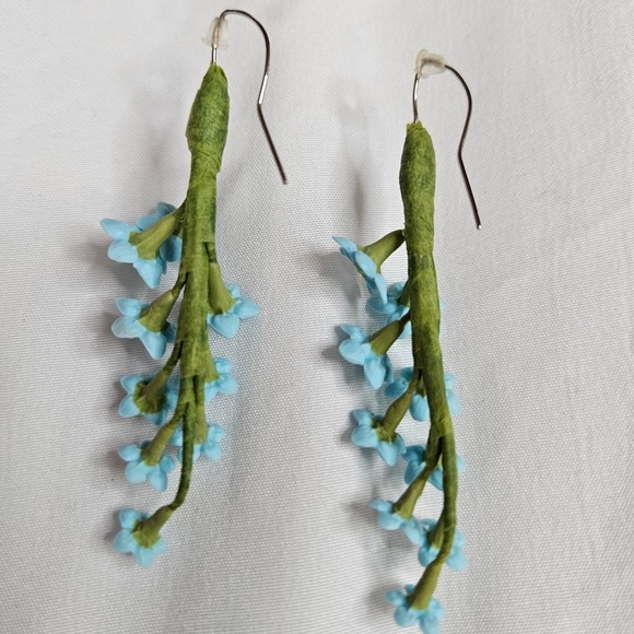 Artisan Handcrafted Forget-Me-Not Flower Clay Earrings From Spain - Picture 4 of 5